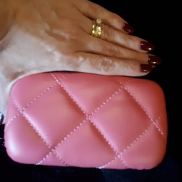 Clutch - Picture 2 of 8